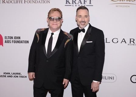 Sir. Elton John e o cineasta David Furnish ficaram juntos pela primeira vez em 1993 e celebraram o casamento civil em 2005. Em março de 2014, quando o casamento homossexual se tornou legal na Inglaterra, eles tiveram uma cerimônia adequada em Windsor.