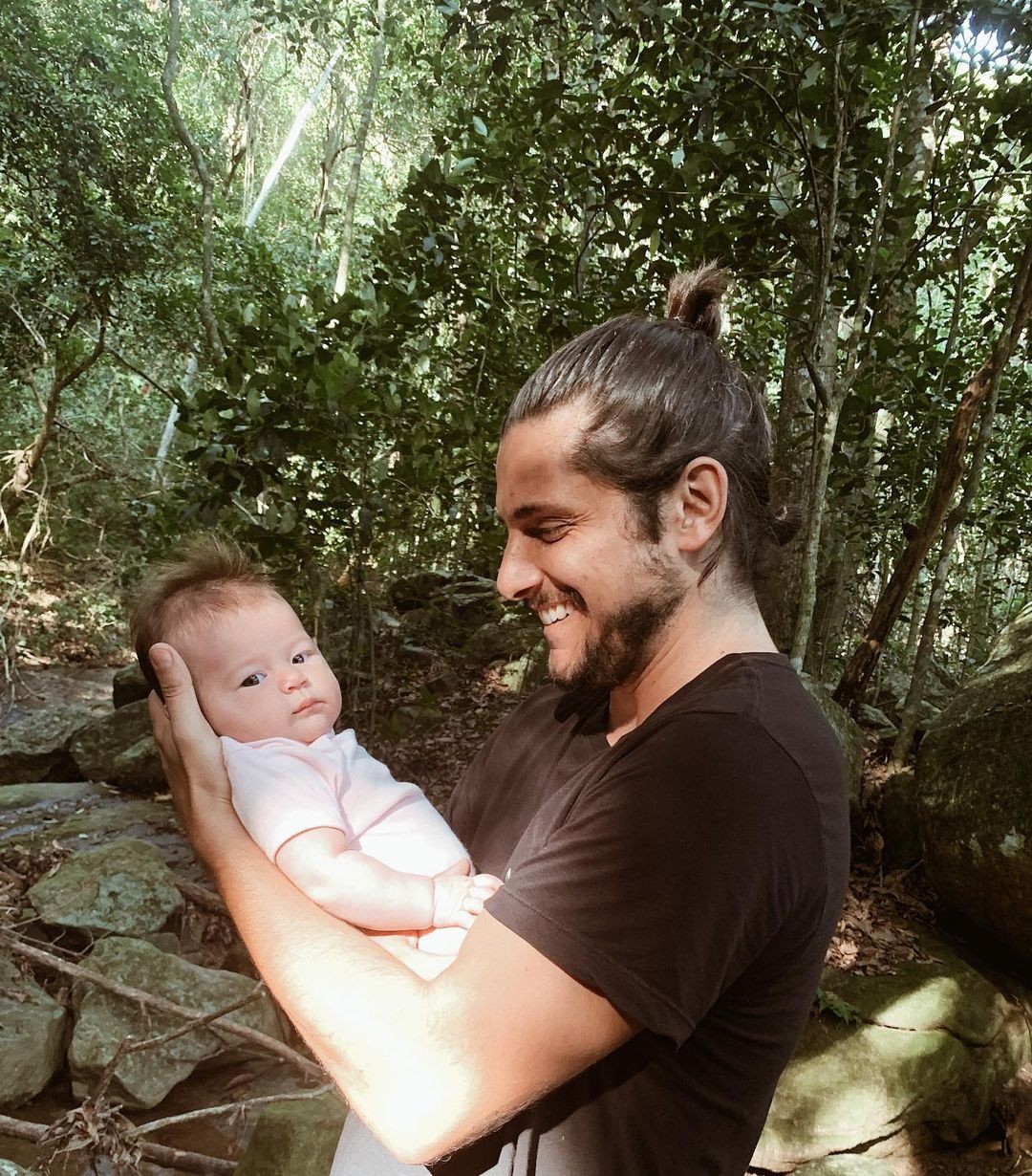 Bruno Gissoni posa com a filha Amélia (Foto: Reprodução Instagram)