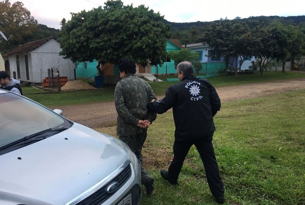 Vice-prefeito de Agudo e outras quatro pessoas foram presas na manhÃ£ desta quarta-feira (13) (Foto: PolÃ­cia Civil/DivulgaÃ§Ã£o)