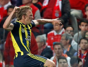 Kuyt, Benfica x Fenerbahçe (Foto: Reuters)