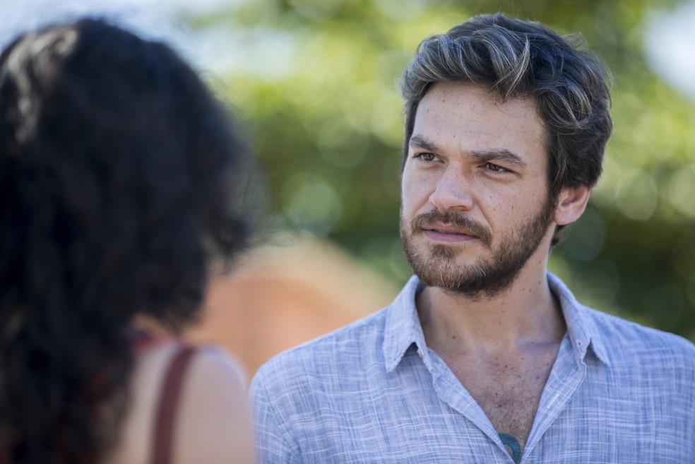Beto fica arrasado com a revelação de Emily — Foto: Victor Pollak / TV Globo