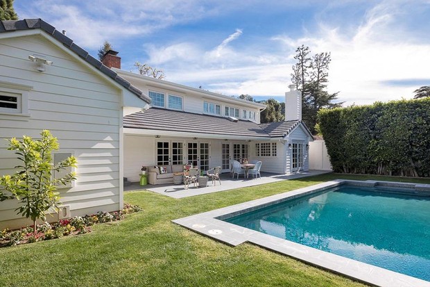 Emma Stone vende mansão que já foi de Dudley Moore por R$ 19,5 milhões (Foto: Divulgação)