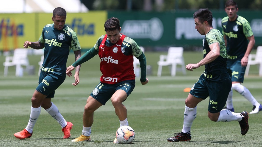 Escalação do Palmeiras: Raphael Veiga e Willian voltam a treinar