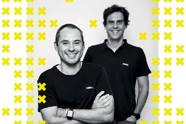 Na primeira troca de comando da XP, Guilherme Benchimol (atrás), o fundador, indicou o diretor de tecnologia, Thiago Maffra (Foto: Tomás Arthuzzi)