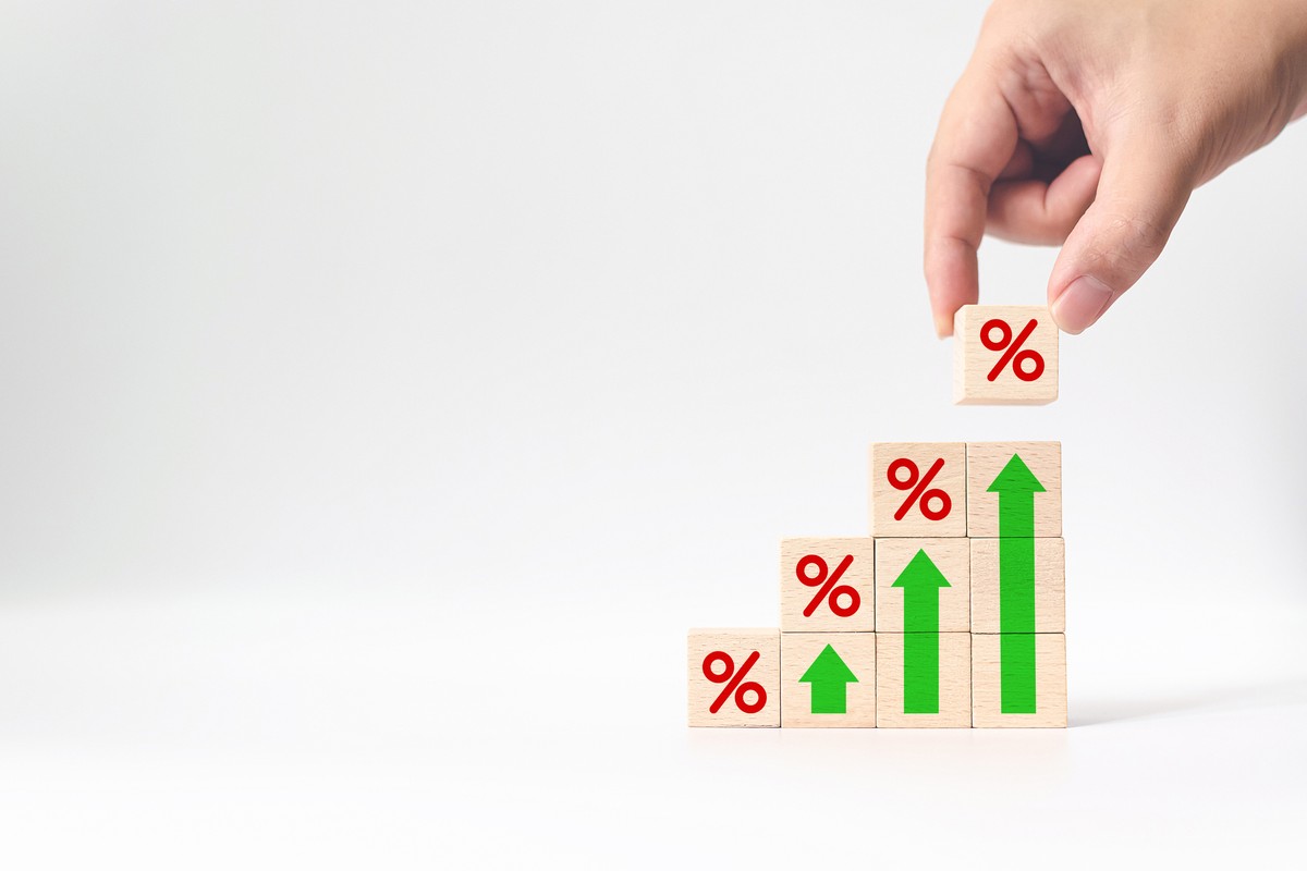 Copom sobe Selic aos 2,75% ao ano, primeira alta em 6 anos, e promete mais