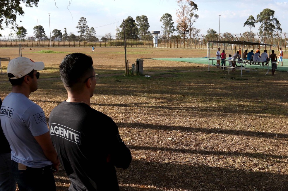 Agentes socioeducativos na Unidade de Internação do Recanto das Emas, no DF — Foto: Andre Borges/Agência Brasília