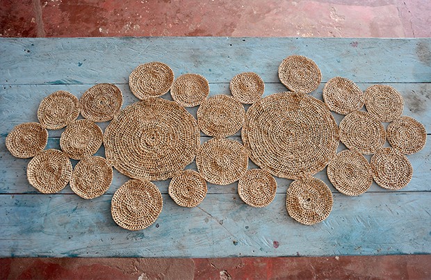 Centro de mesa | Feito de crochê com fibra de tucum, a peça é produzida por comunidade de Acajatuba, em Iranduba, no Rio Negro (Foto: Fabio Scrugli)