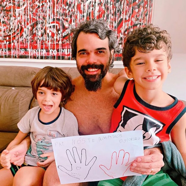Pedro Delfino com os filhos Martim Bem e Theo Bem (Foto: Reprodução/Instagram)