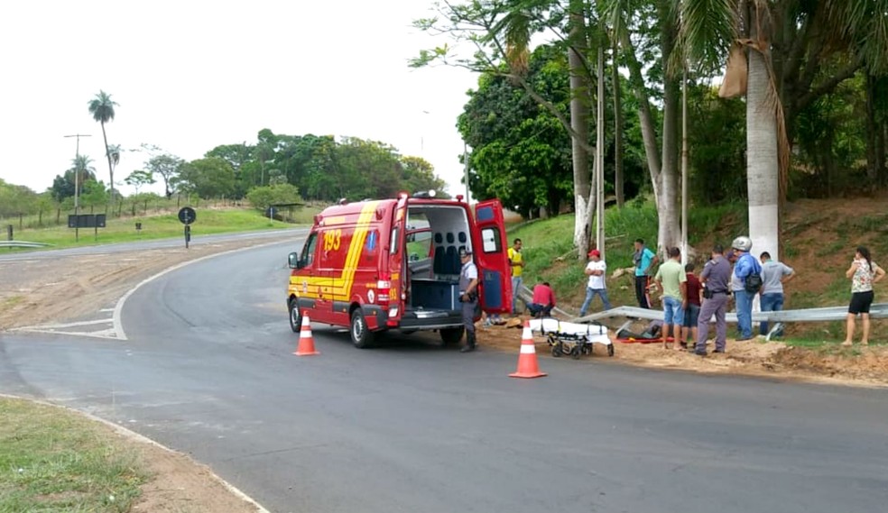 Acidente aconteceu no trevo da SP-294 que dá acesso a Herculândia — Foto: Tupã Notícias/Divulgação