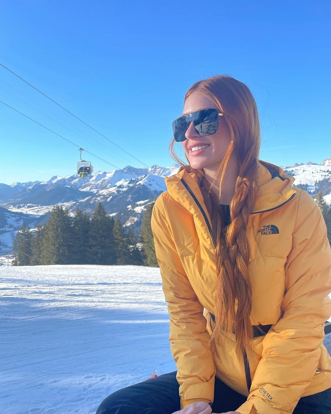 Na Suíça, Marina Ruy Barbosa encara neve com jaqueta de R$3.690 (Foto: Reprodução / Instagram)