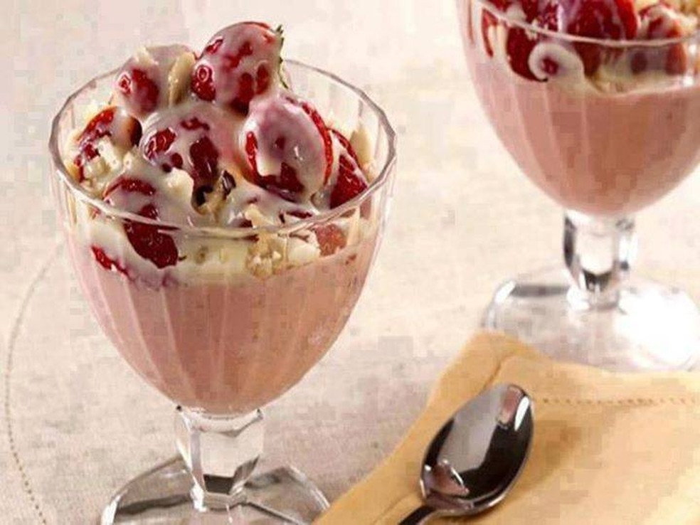 Creme gelado de morango e leite condensado | Receitas Gshow | Gshow