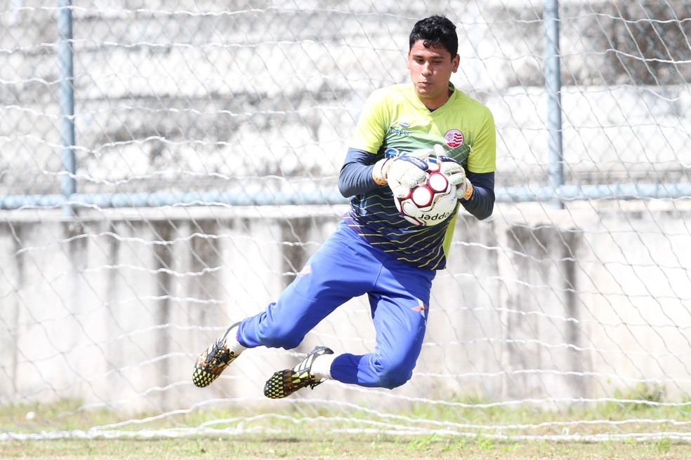 Jefferson se tornou titular da equipe na Série B (Foto: Marlon Costa/ Pernambuco Press)
