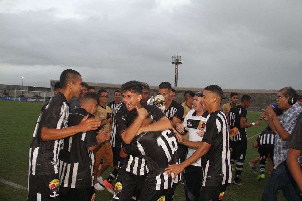 Botafogo-PB conquistou a classificação para a Copinha ao ser campeão paraibano sub-19 em 2017 (Foto: Cisco Nobre/GloboEsporte.com)