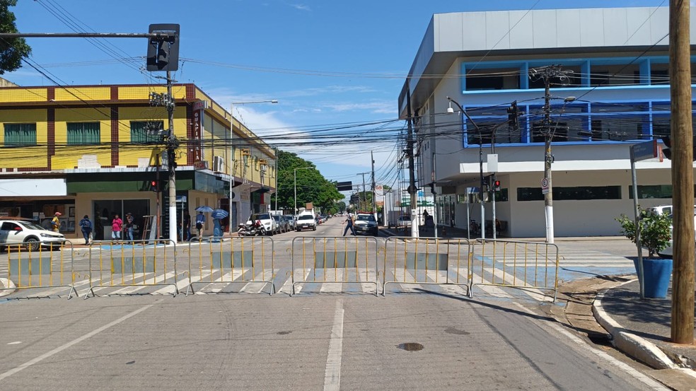 Avenida deve ficar fechada até quinta-feira (8) — Foto: Ágatha Lima/Rede Amazônica Acre
