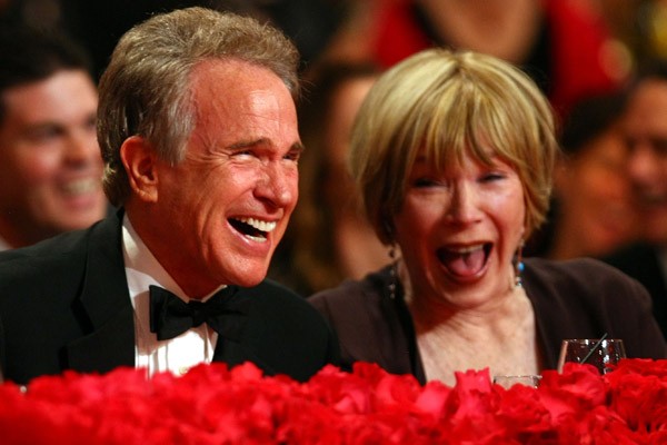 Não deixe os nomes artísticos te enganarem. Dois dos maiores atores do cinema mundial são irmãos: Shirley MacLaine e Warren Beatty. Juntos, eles têm 19 indicaçõe ao Oscar, e cada um venceu uma delas. (Foto: Getty Images)