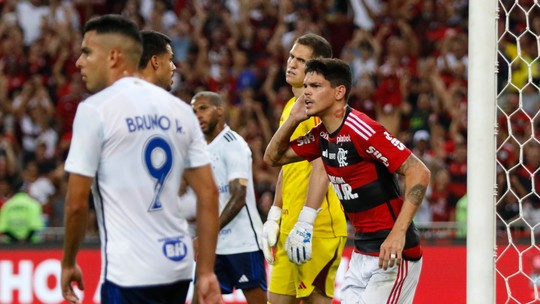 Gabigol perde pênalti, Flamengo joga mal e fica no empate com o Cruzeiro no Maracanã 