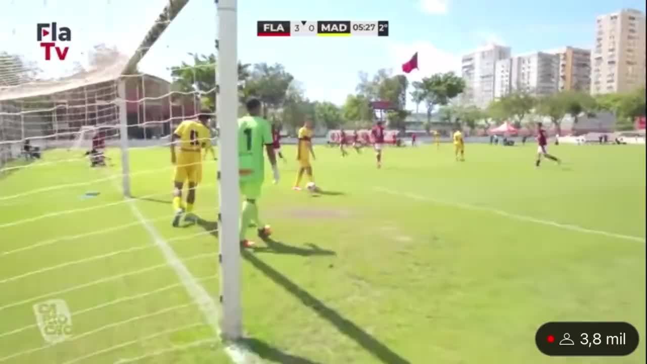 O show do Sub-15 do Flamengo, que venceu o Madureira por 7 a 0