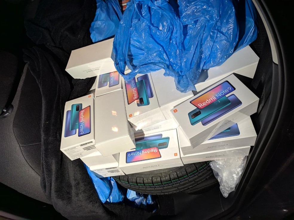 Celulares e receptores de TV foram apreendidos em Indiana — Foto: Polícia Rodoviária