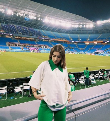 No Catar, Jade Picon assiste ao jogo do Brasil e Suíça — Foto: Instagram