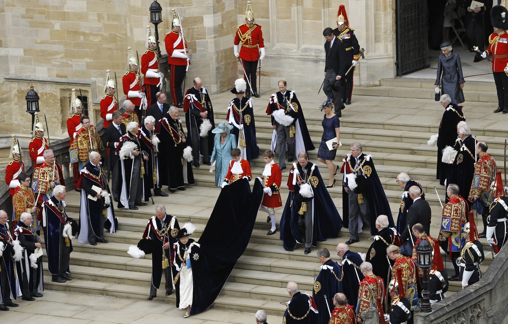 A rainha Elizabeth deixa a capela de St George após o serviço da Ordem da Jarreteira, em 2013 (Foto: Reuters/Kirsty Wigglesworth/Pool)