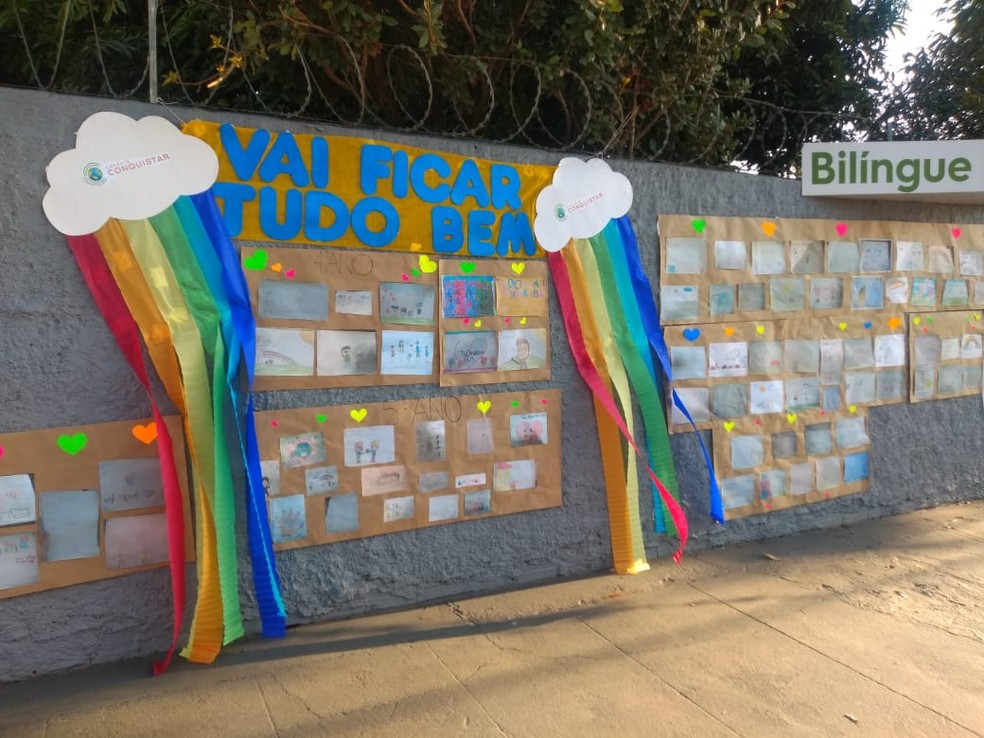 Mural com desenhos e mensagens positivas &eacute; criado em muro de escola, em Sorocaba &mdash; Foto: Arquivo Pessoal