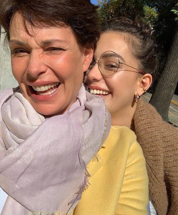 Carolina Ferraz e sua filha, Valentina (Foto: Reprodução/Instagram)