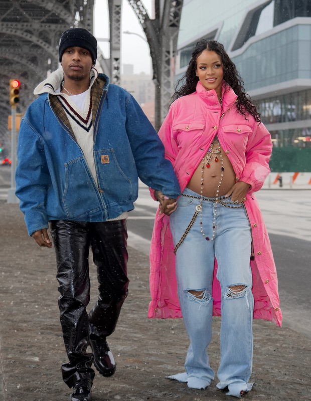 Rihanna e A$AP Rocky em ensaio fotográgico em que anunciam gravidez (Foto: Reprodução/The Grosby Group)