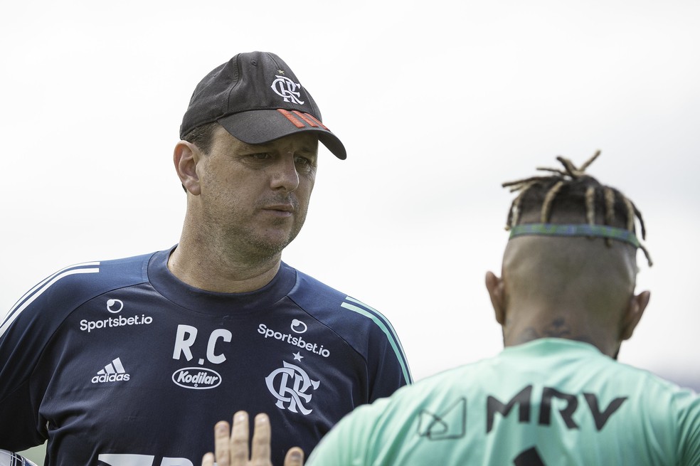 Rogério Ceni e Gabigol no treino do Flamengo — Foto: Alexandre Vidal/Flamengo
