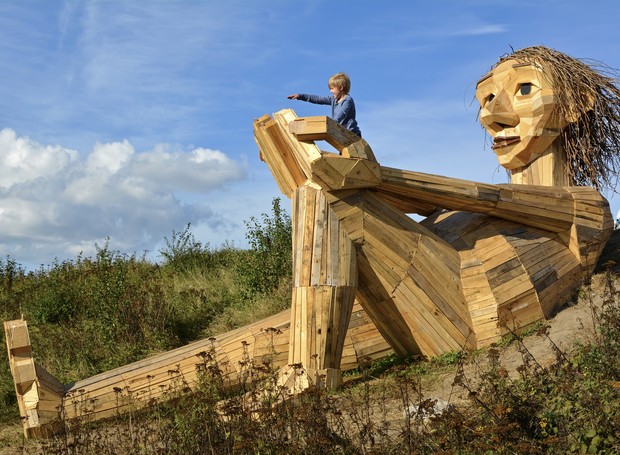 esculturas-gigantes-de-madeira-thomas-dambo-dinamarca-hill-top-trine (Foto: Reprodução/Thomas Dambo)