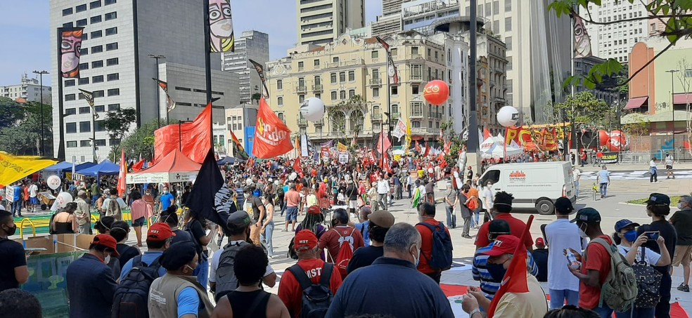 Protesto contra o governo Bolsonaro no Anhangabaú — Foto: TV Globo