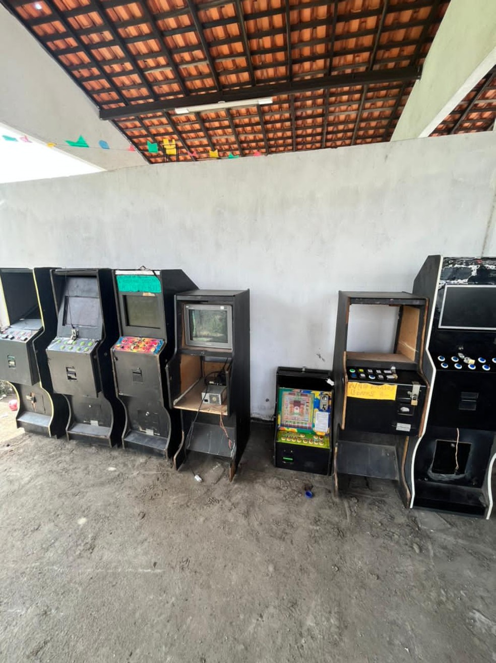 Máquinas caça-níqueis são apreendidas em feira na cidade de Paço do Lumiar, na Grande São Luís — Foto: Divulgação/22º BPM