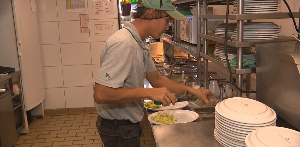 Angel Grabriel é o mais jovem do grupo e sonha com o futuro no Brasil (Foto: Reprodução/TV Paraíba)