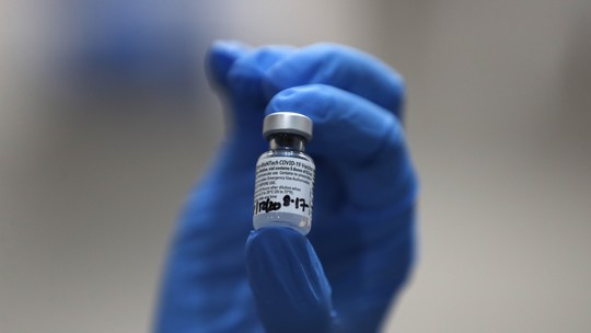 Pfizer bate recorde em 2022, mas prevê queda na receita em 2023 com menor demanda por vacinas