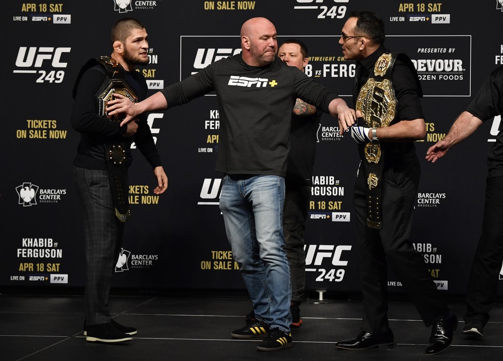 Khabib Nurmagomedov voltou atrás e disse que pode lutar contra Tony Ferguson no UFC 249, em 18 de abril — Foto: Getty Images