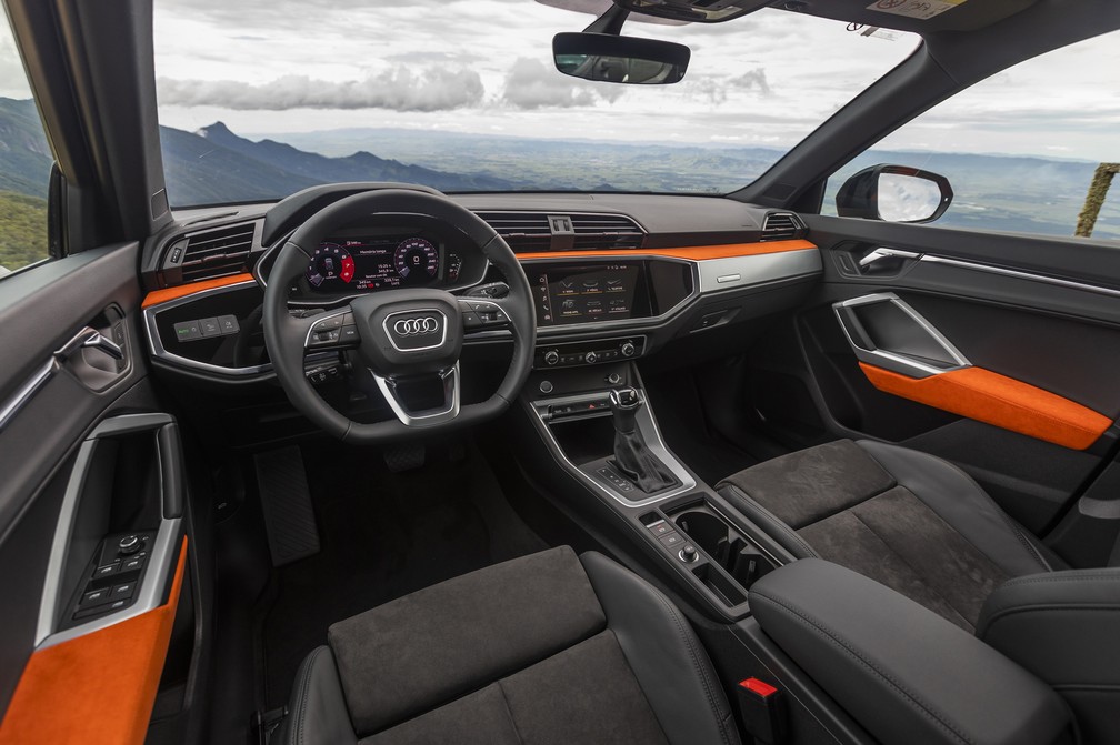 Interior do Audi Q3 — Foto: Divulgação