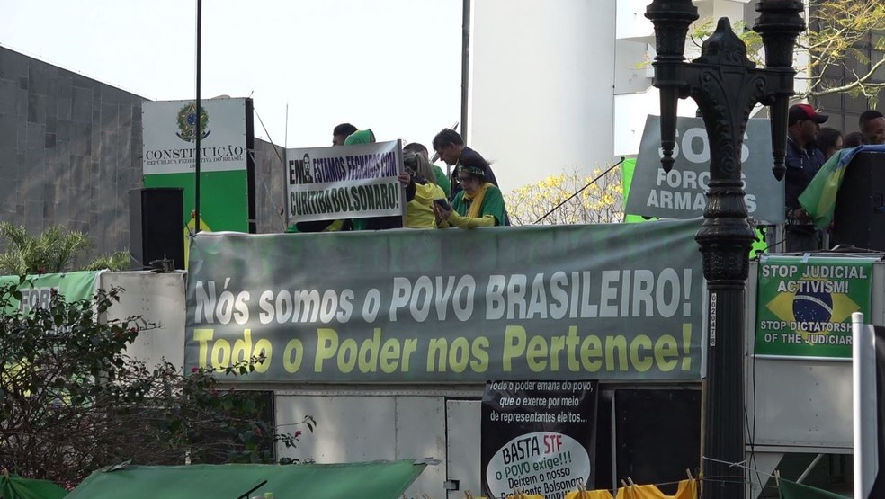 Manifestação pró-Bolsonaro, em Curitiba — Foto: RPC