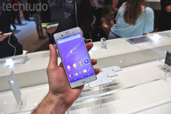 Xperia Z3 apresenta hardware poderoso equivalente ao Moto Maxx (Foto: Fabricio Vitorino/TechTudo)