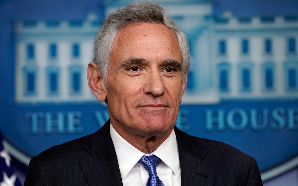 O conselheiro da Casa Branca para coronavírus, Scott Atlas, durante coletiva de imprensa em 23 de setembro — Foto: AP Photo/Evan Vucci