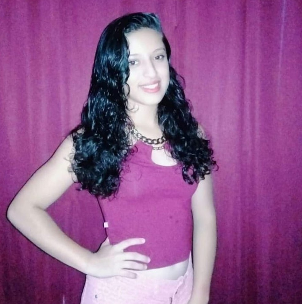 Sara Souza, de 16 anos, foi morta a facadas — Foto: Arquivo Pessoal