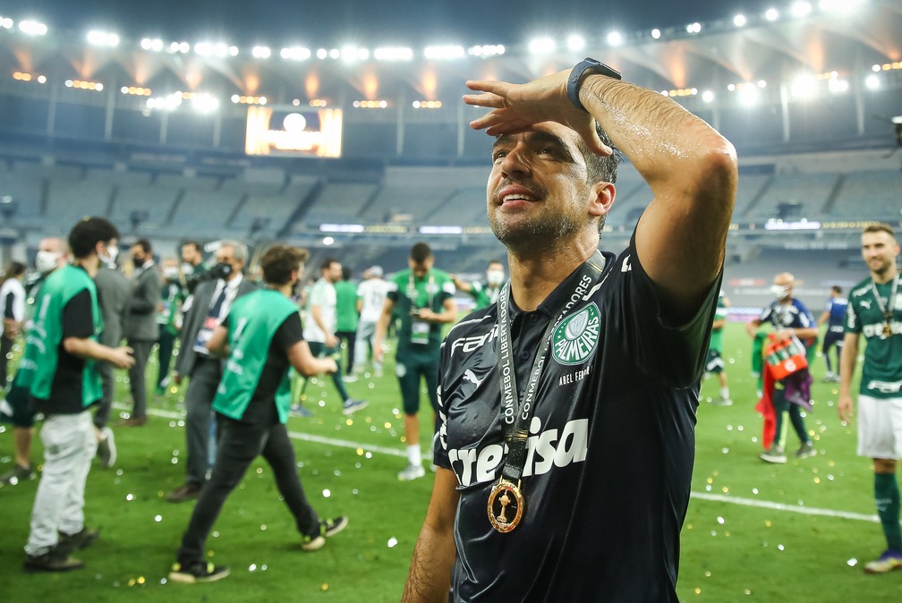 Com quatro meses de Palmeiras, Abel Ferreira tem oportunidade de igualar Felipão e Luxa no século
