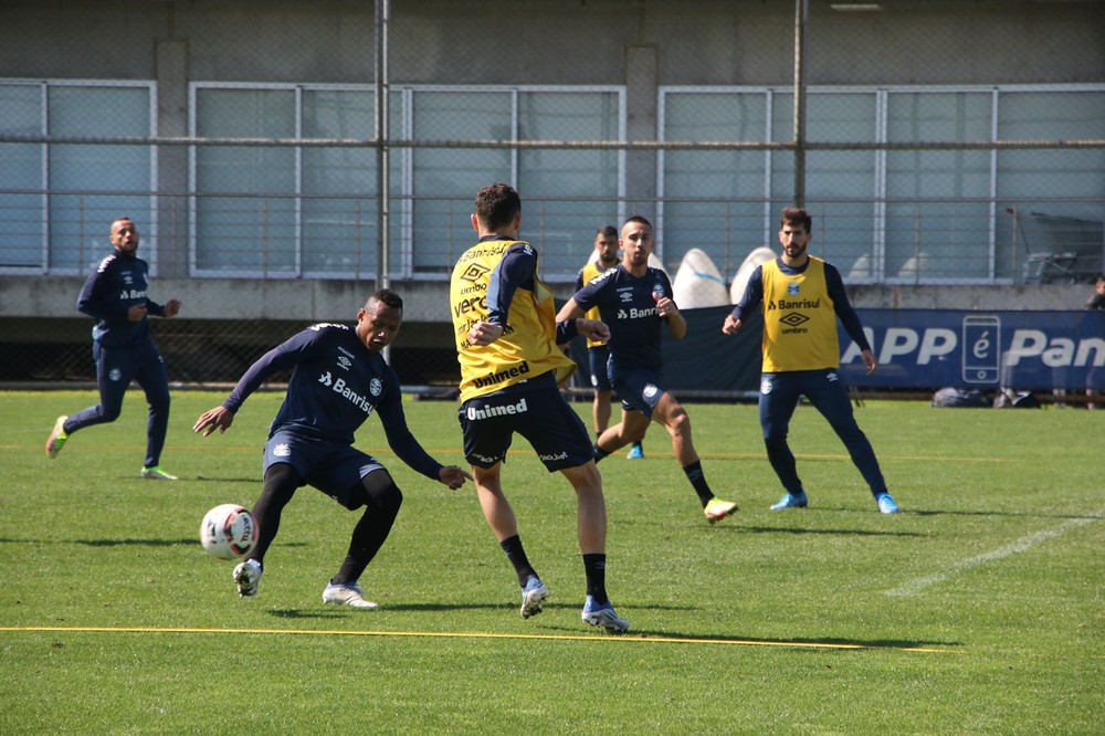 Veja o time que Roger Machado desenhou para o duelo contra o líder Cruzeiro