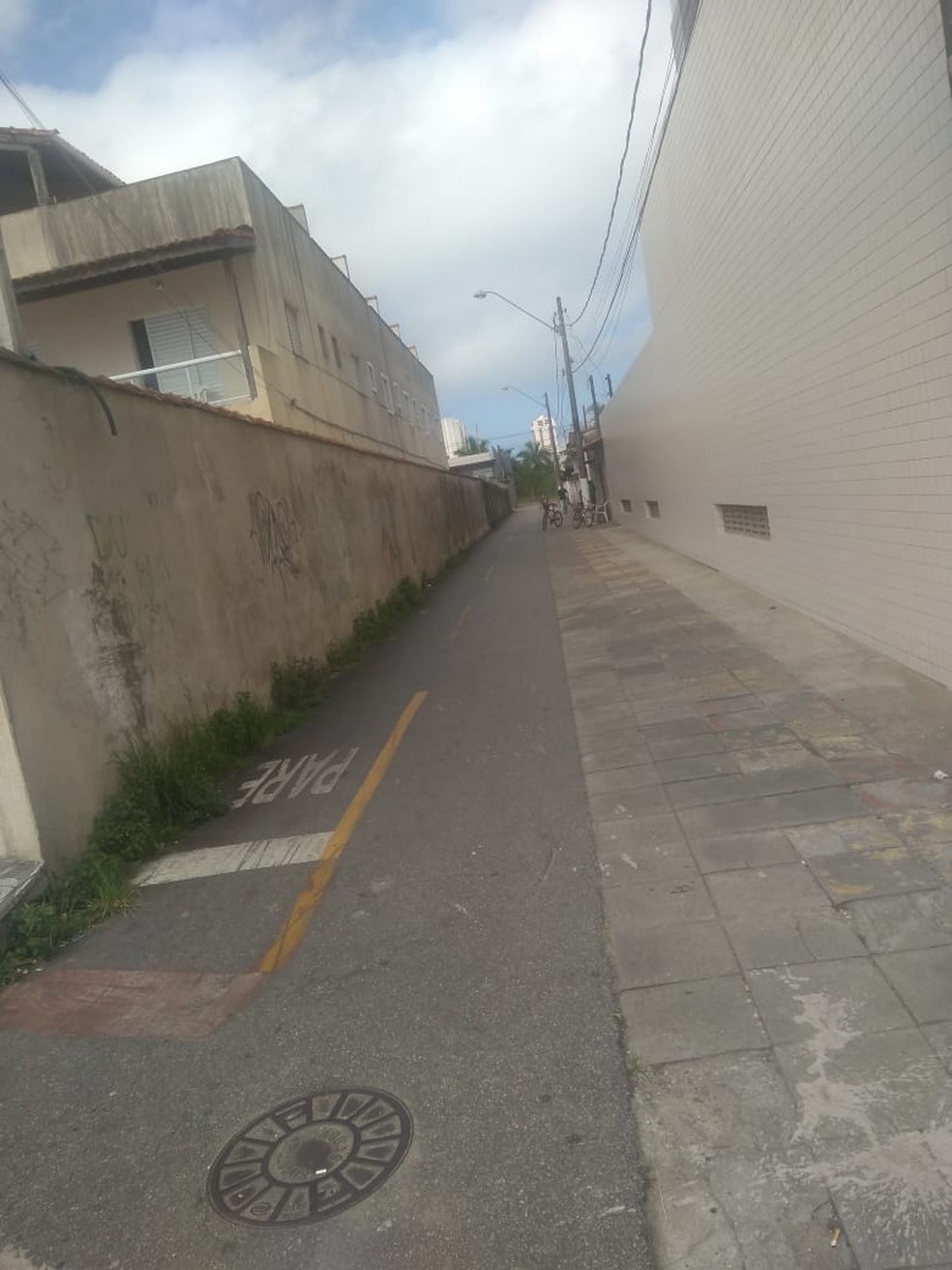 Após a agressão, jovem foi deixada na Travessa Armando Lichti Filho, no bairro Sítio do Campo — Foto: Divulgação