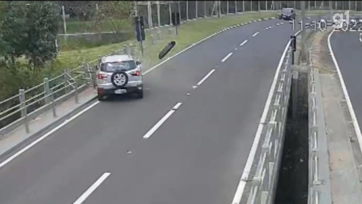 Mulher Perde Controle De Carro E Quase Cai Em Ponte Em Garça Veja O Vídeo Bauru E Marília G1 