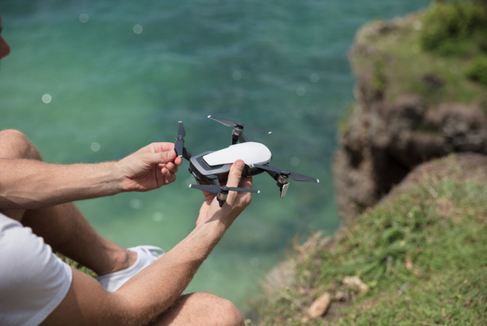 Para quem busca um drone também portátil, mas com câmera mais avançada, o Mavic Air está à venda no Brasil — Foto: Divulgação/DJI
