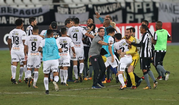 Diretor do Corinthians quer árbitros mais experientes nos últimos jogos do Brasileiro