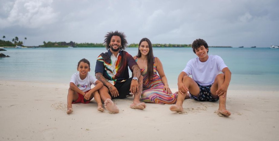 Clarice Alves com Marcelo e os filhos Liam, de 7 anos, e Enzo, de 13