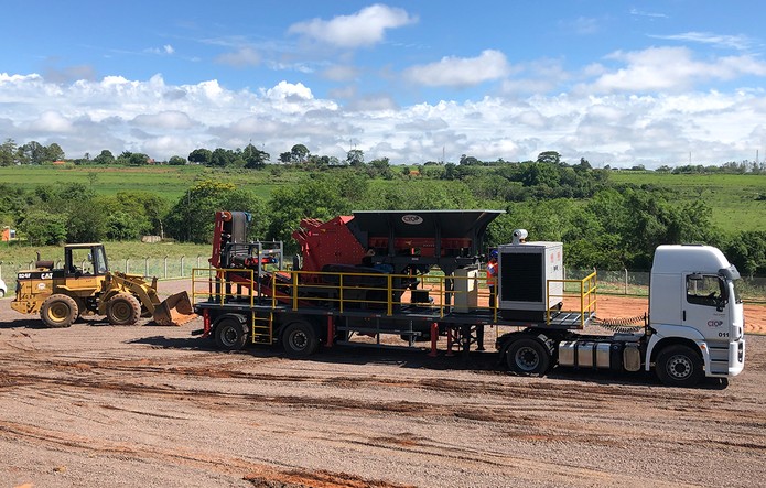 Usina móvel de reciclagem poderá se deslocar para municípios conveniados.  — Foto: Guilherme Santana