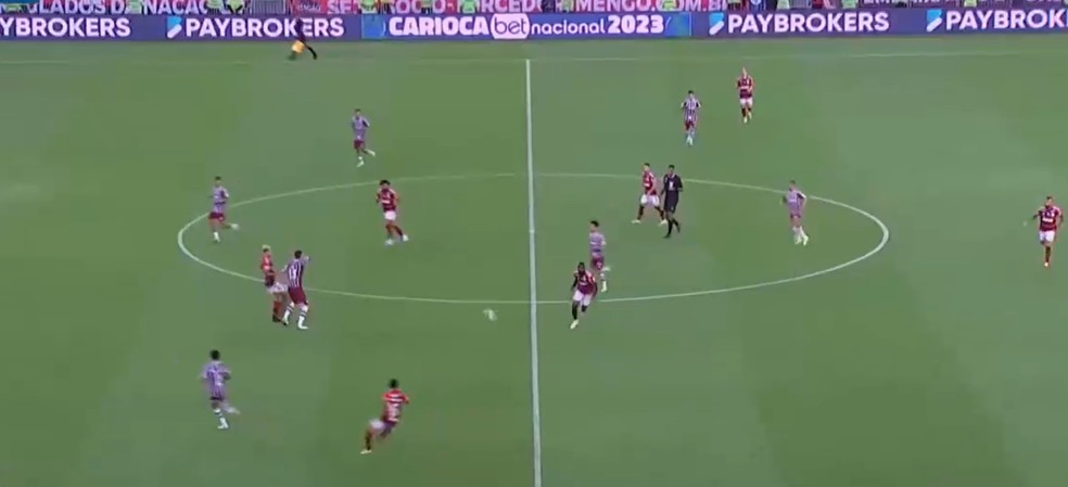 Contra o Fluminense, Gabi e Pedro em dupla, com um trio no meio: Thiago, G�rson e Everton � Foto: Reprodu��o/Band
