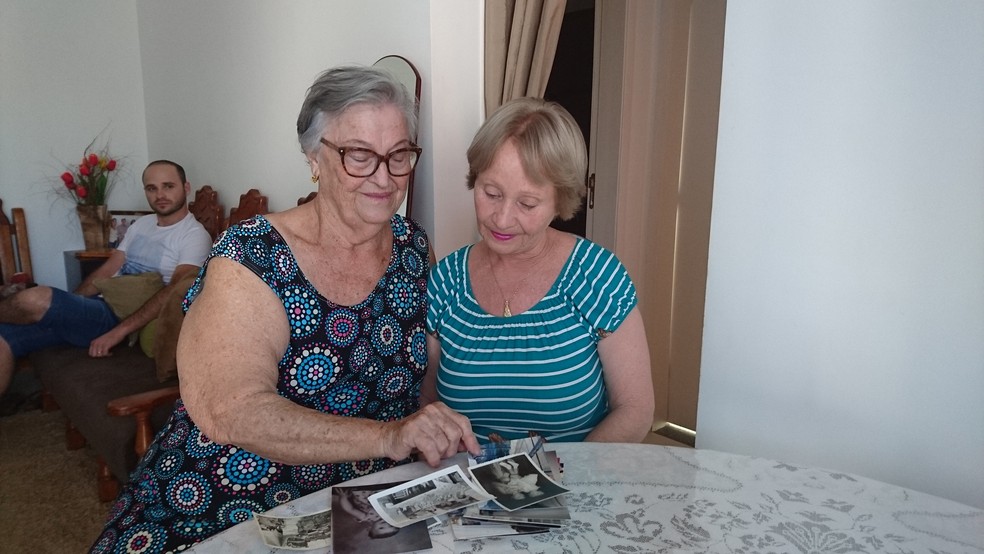 Irmã adotiva mais velha de Mara está ajudando na busca — Foto: Mariana Bonora/ G1 