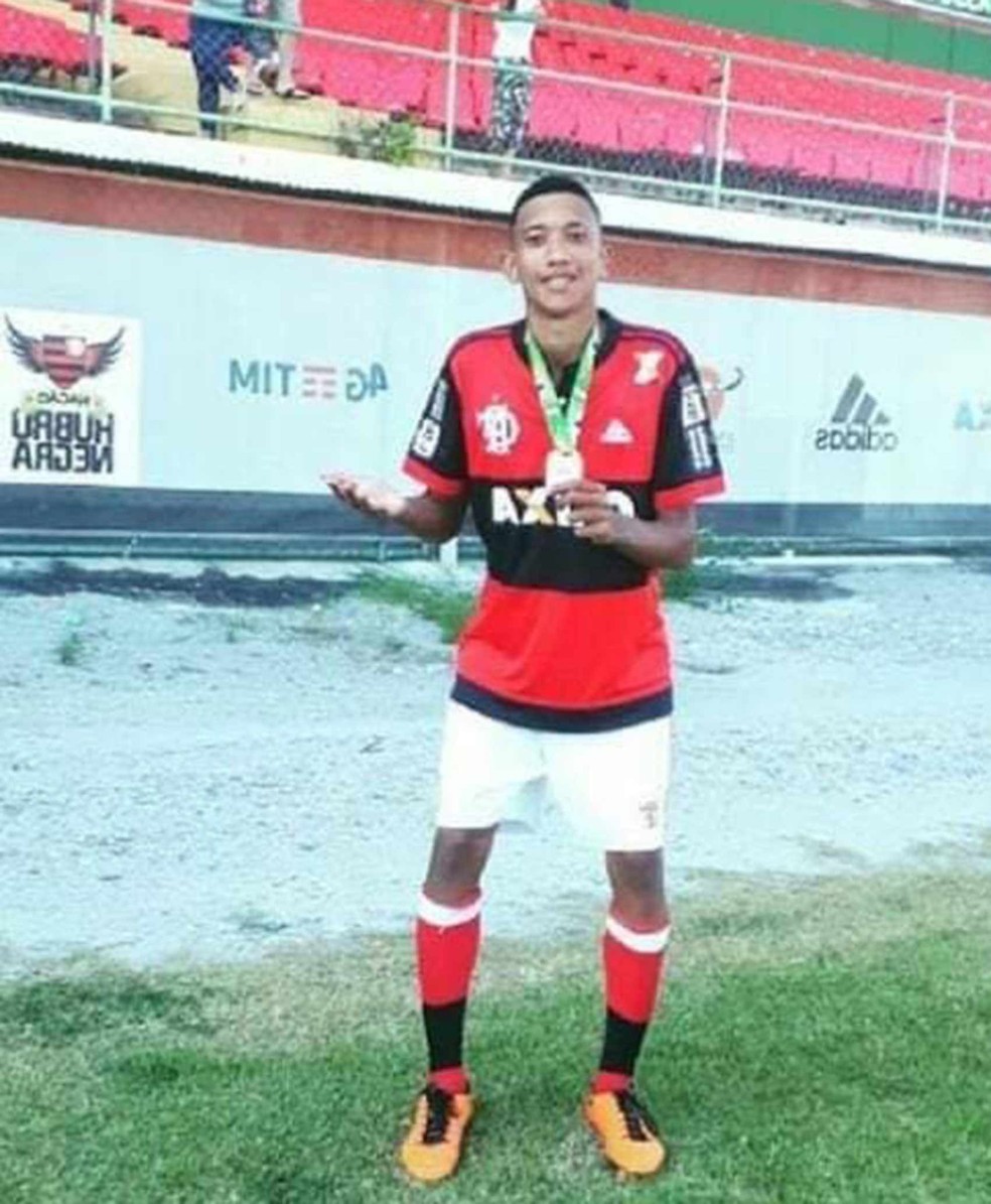 Athila Paixão, jogador de base do Flamengo — Foto: Reprodução/Facebook
